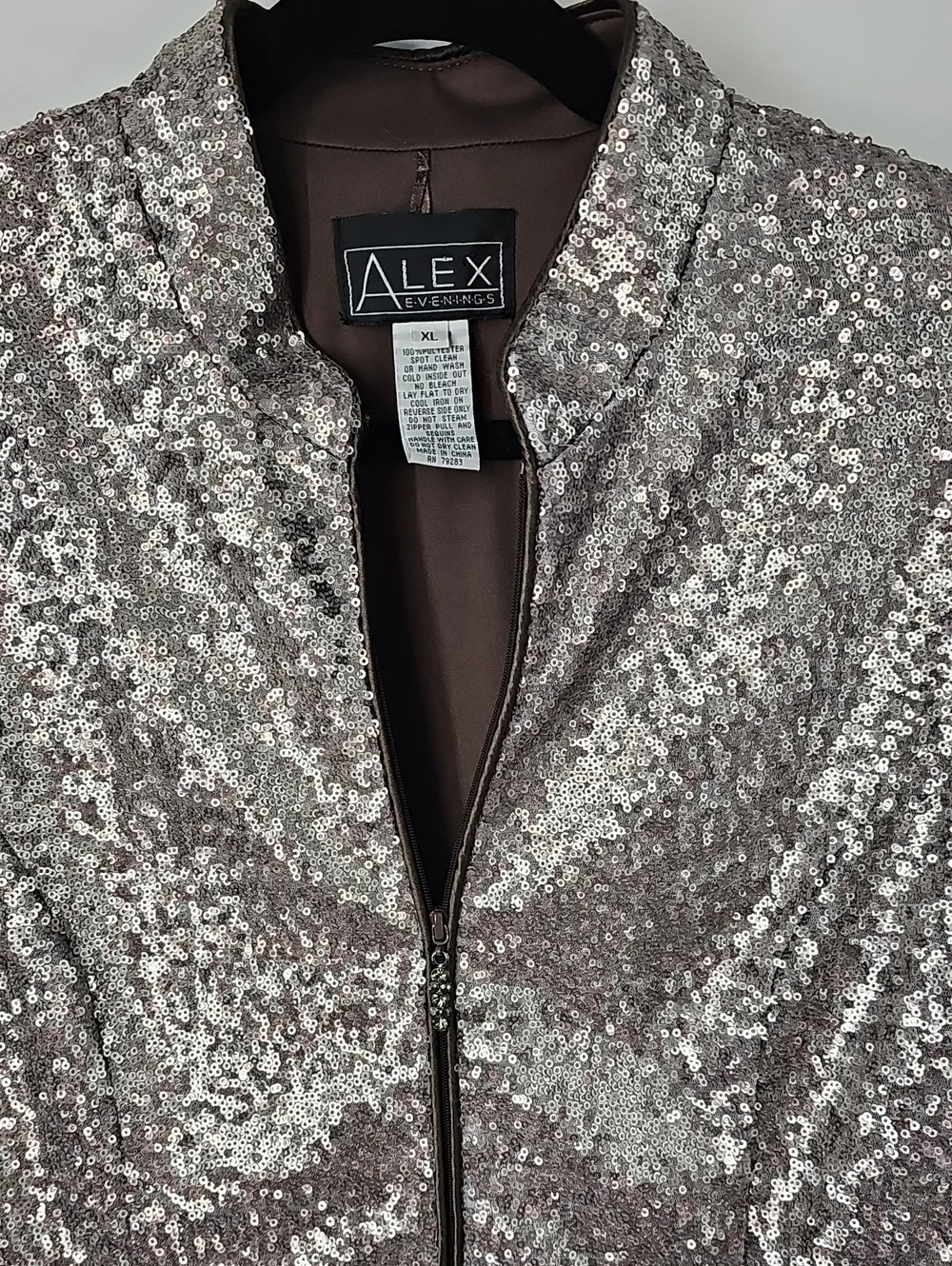 Alex Evenings Stunning Silver Sequined Cocktail Jacket w Front Zipper Elegant